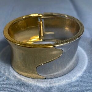 VINTAGE Goldtone and Silvertone Oval Hinged Cuff Bracelet Used Good Condition